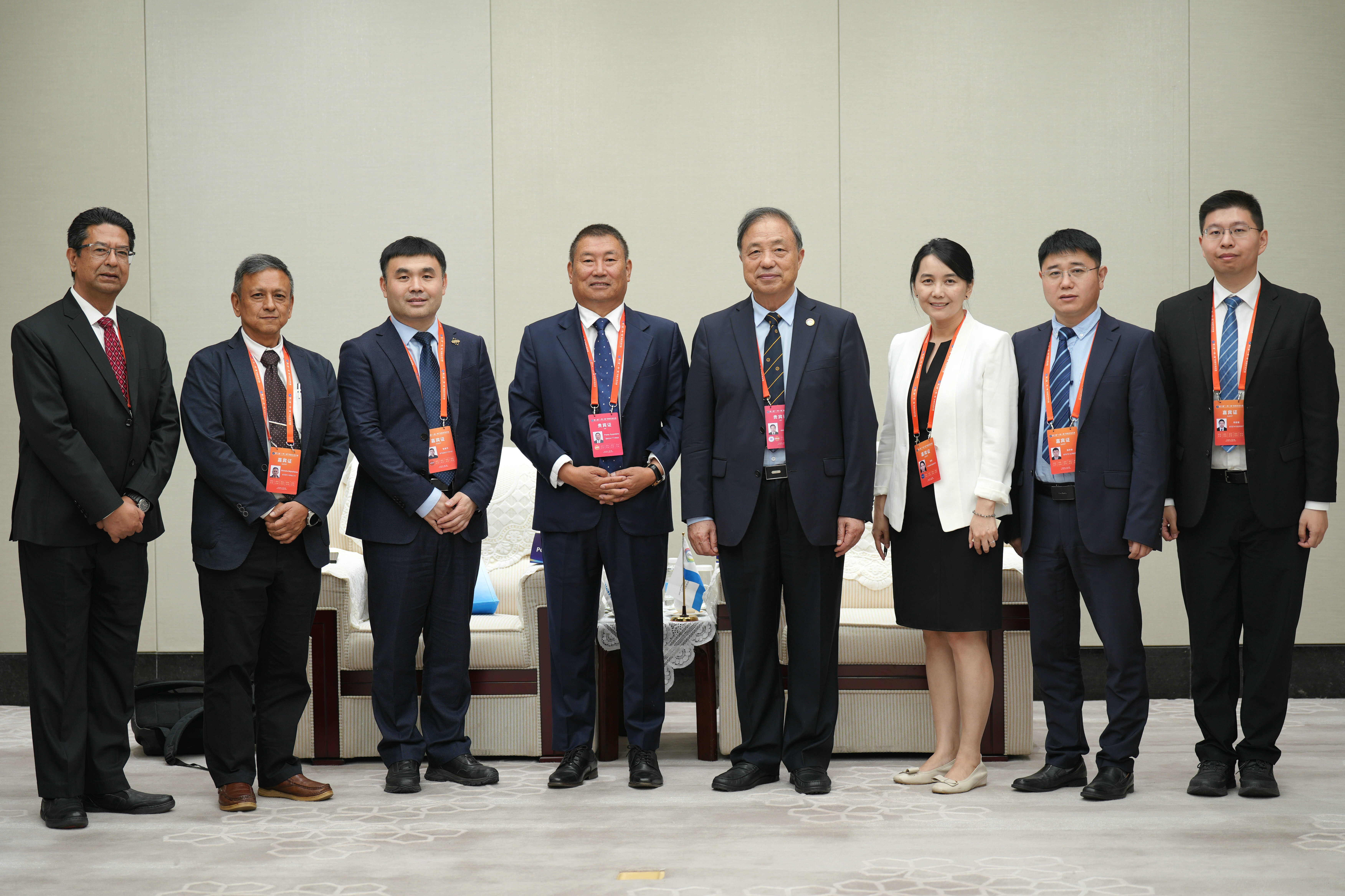 SDG中心与国际山地综合发展中心签署数字可持续发展科学研究合作协议